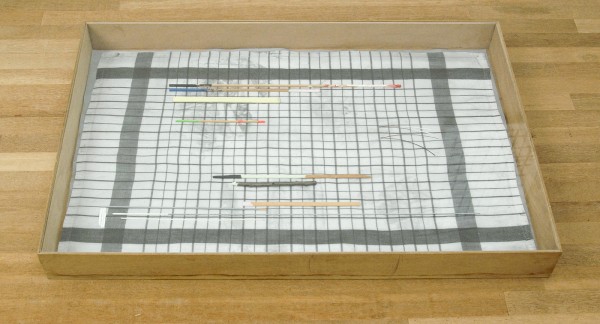 Joelle Tuerlinckx - Tissu copie Kasteel Wijlre, Hedge House - Papier, verf, hout en plexiglas, 2003-2005