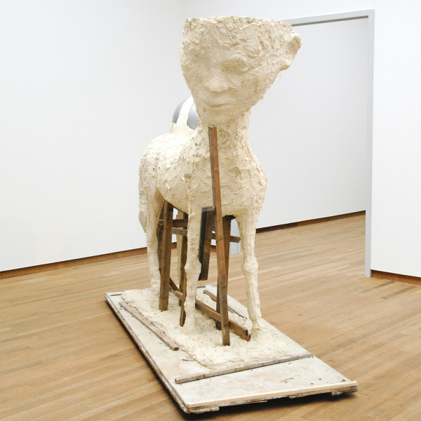 Johan Tahon - Ephigenie, Titus - Gips, hout en skippiebal (?) 2010