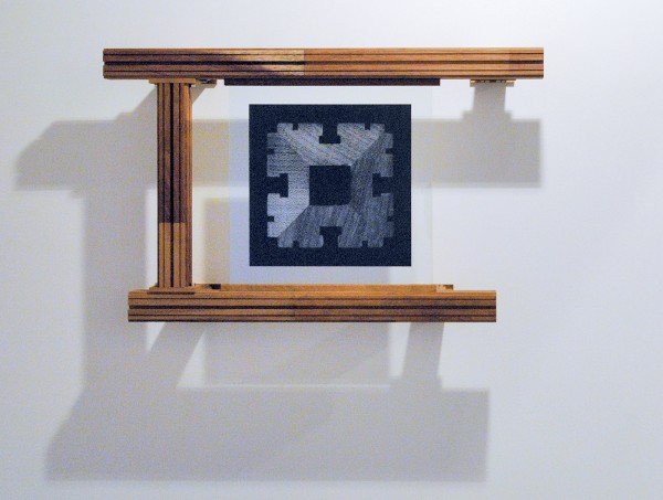 Jonas Wijtenburg - Internal Validity #2 - 67x103x22cm Iroko hout, roestvrij staal, C print