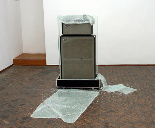 Joris van de Moortel - One Hit Makes It Split - Glas, hout en Fender versterker