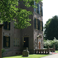 Kunst hoort niet thuis in white cubes, kunst hoort thuis in villa’s, kastelen en gewoon bij de mensen thuis. Kunst is namelijk niet bedoelt als een product wat overal ter [&hellip;]