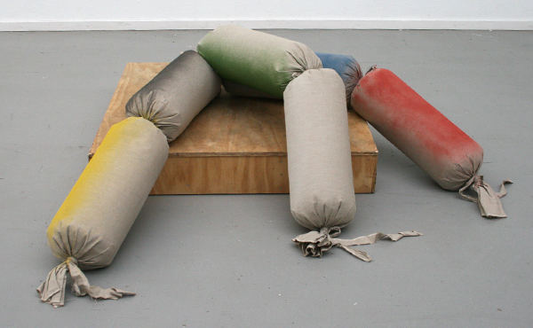 Klaas Kloosterboer - 10154 (Sausage Man) - Spuitbus op Linnen op sokkel Klaas Kloosterboer - 10154 (Sausage Man) - Spuitbus op Linnen op sokkel