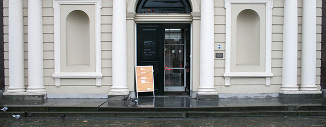 Drie oude rotten kiezen ieder 2 jonge honden. Simpele formule maar, altijd de moeite waard. Dat komt omdat kunstenaars vaak de beste gatekeepers zijn om te zien welke andere kunstenaars [&hellip;]