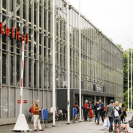 Vandaag opende de KunstRai, de hedendaagse kunstbeurs in Amsterdam. Terugkijkend na de afgelopen edities had ik weinig zin om nu te gaan kijken. Een slappe beurs, saai en weinig verassingen en de [&hellip;]