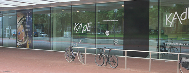 Kunst is altijd gekoppeld aan de cultuur waar ze uit voortkomt. Deze is gevormd door haar geschiedenis, haar taal, haar waarden en normen. Afijn, weinig nieuws onder zon wat dat [&hellip;]