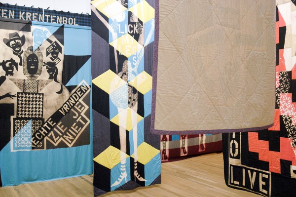 Lara Schnitger - Helpers Little Mother - Textiel