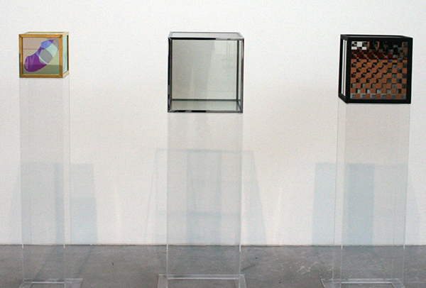 Larry Bell - Untitled, Untitled & Untitled - Glas, metaal en hout Larry Bell - Untitled, Untitled & Untitled - Glas, metaal en hout