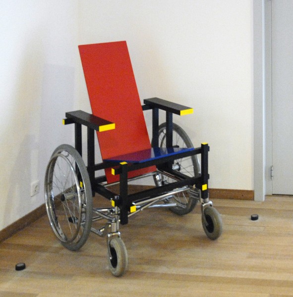 Laura Lima - Wheelchair - Designklassieker met rolstoel