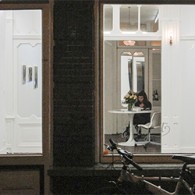 Le Plafond is een mini-galerie die ingevuld via Galerie Martin van Zomeren en Stigter Van Doesburg die beide weer een deur of twee ernaast zitten. Ze tonen er geen werk van [&hellip;]