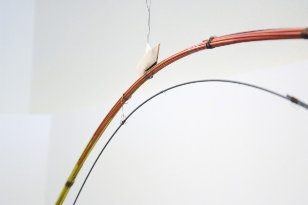 Luciano Fabro - Il Viaggio - Metalen staven, verf en papier, 1981 (detail)