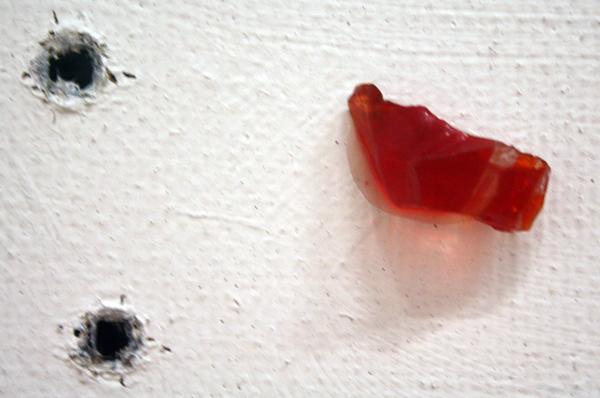 Lucio Fontana - Concetto Spaziale - Verf op doek (detail) Lucio Fontana - Concetto Spaziale - Verf op doek (detail)