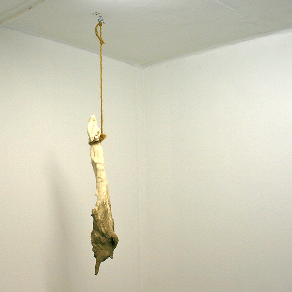 Maartje Korstanje - Untitled - Gebakken klei en touw