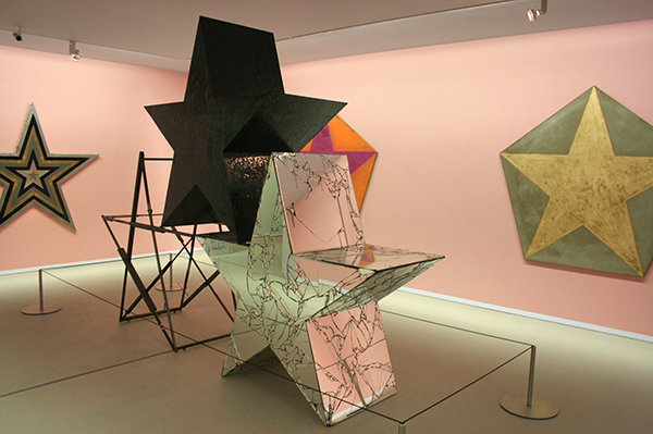 Marc Bijl - The Triumph of Rise and Fall - Staal, hout, spiegel, styrofor en epoxyhars Marc Bijl - The Triumph of Rise and Fall - Staal, hout, spiegel, styrofor en epoxyhars