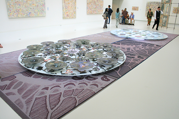 Marc Mulders - Let the Dessert Bloom & The Persian Garden - Geweven kleden en met emailleverf beschilderde schalen