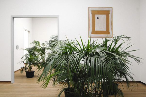 Marcel Broodthaers - L'Entree de l'Exposition - Zesdelige installatie