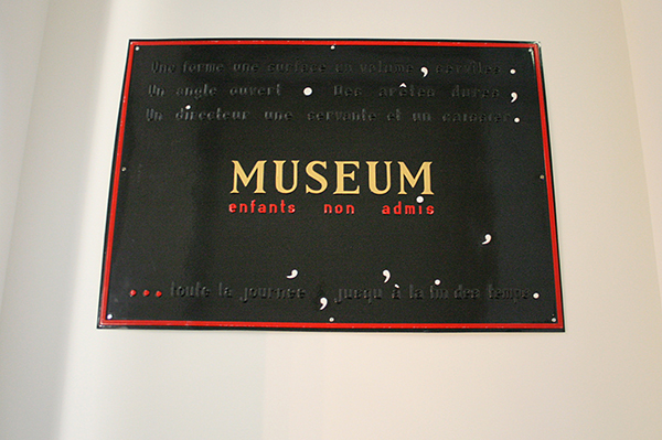 Marcel Broodthaers - Museum Enfants Non Admis (Museum Geen Toegang voor Kinderen) - Kunststof