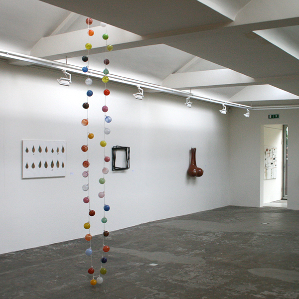 Maria Roosen - Een uur glasblazen met zeven personen kleurpallet de Oude Hoorn - 750cm Glas en touw Maria Roosen - Een uur glasblazen met zeven personen kleurpallet de Oude Hoorn - 750cm Glas en touw