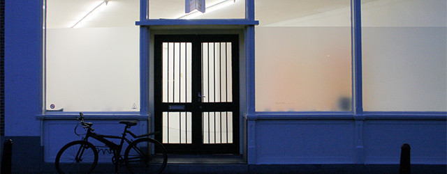 Plagiaat noemen gaat te ver, maar het is duidelijk dat Fiona Mackay (1984) naar Rene Daniels heeft gekeken (bijvoorbeeld dit werk). Toch zal de rede daartoe meer gezocht moeten worden in [&hellip;]