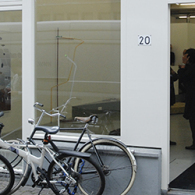 Nu zelfs frisdrank in uitgerekte reageerbuizen, in combinatie met wat aarde op een stuk piepschuim gelijmd kunst is, kun je je afvragen in hoeverre je het begrip van een kunstvoorwerp [&hellip;]