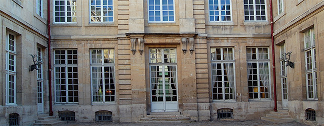 Context kan een meerwaarde zijn op het werk. De context in de letterlijke zin; binnen welke omgeving wordt iets getoond. Een white cube heeft dat niet maar hoe houdt hedendaagse [&hellip;]