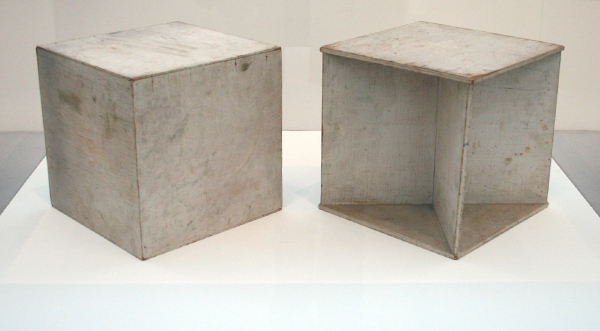 Naum Gabo - Two Cubes (Demonstrating the Stereometric Method) - Beschilderd hout Naum Gabo - Two Cubes (Demonstrating the Stereometric Method) - Beschilderd hout