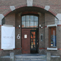 Kun je bij een ateliercomplex spreken van een groep kunstenaars met onderliggende verbanden? Ze zullen elkaar vast wel eens spreken en een kopje koffie delen maar toch is dat niet [&hellip;]