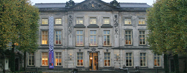 Trompe-l’oeil ofwel oogbedriegertjes, de ene nog realistischer dan de andere. Vaak wordt het heel knap gevonden als een schilder fotorealistisch kan schilderen, net iets interessanter wordt het als het net [&hellip;]