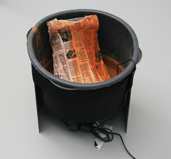 Olga Balema - Alchemy - 55x56cm Plastic box, staal, slang, waterpomp en textiel