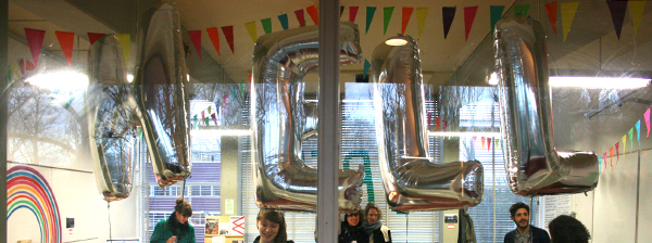 Onbekende ruimte met veel enthousiasme en levendigheid Onbekende ruimte met veel enthousiasme en levendigheid