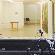 Hoeveel is te veel, maar vooral, hoeveel is te weinig? De kwaliteit van een tentoonstelling laat zich soms afmeten aan de hoeveelheid lege wanden. Daar staat echter wel tegenover dat [&hellip;]