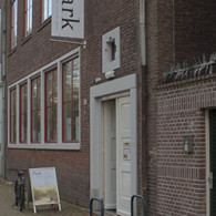 Voor het kunstinitiatief Park ligt het Wilhelminapark. Een parkje van een paar 100 vierkante meter bestaande uit hoofdzakelijk gras, enkele paadjes en bomen. Echt sprake van natuur midden in de [&hellip;]