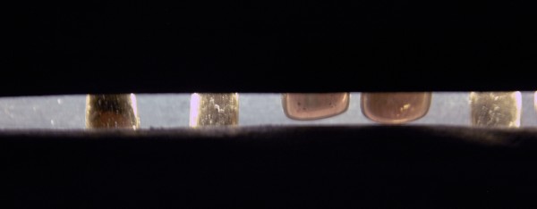 Paul de Reus - Gouden Tanden - 19x11x158cm Hout, brons en lamp (detail)