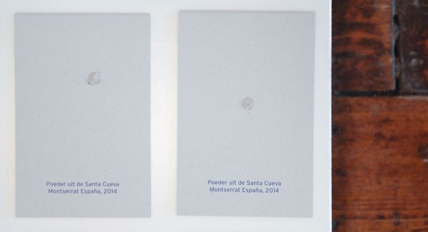 Pavel van Houten - Stof - Bidprentjes met stof uit Santa Cueva, verschillende Morenta devotionalia en video (detail)