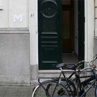 Over de dingen die in één oogopslag helder en duidelijk zijn. De dingen zijn dat dan misschien wel, haar betekenis blijft achterwege en is niet direct te duiden. Betekenis is rekbaar, [&hellip;]