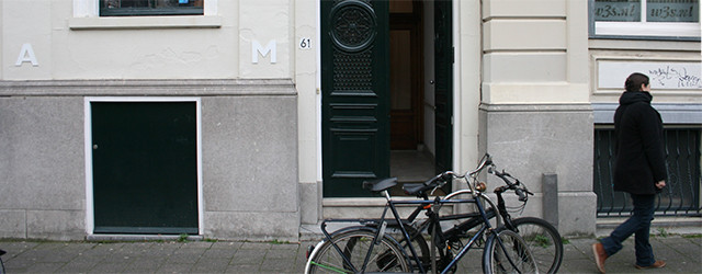 Over de dingen die in één oogopslag helder en duidelijk zijn. De dingen zijn dat dan misschien wel, haar betekenis blijft achterwege en is niet direct te duiden. Betekenis is rekbaar, [&hellip;]