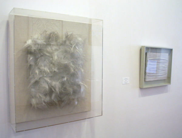 Piero Manzoni - Achrome - Glaswol, hout, polystteenschuim en textiel & Piero Manzoni - Onbekende titel Piero Manzoni - Achrome - Glaswol, hout, polystteenschuim en textiel & Piero Manzoni - Onbekende titel