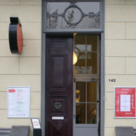 De discussie was er, maar hermetisch zou ik de selectie van de jury van de Prix de Rome niet noemen. Visueel prikkelend of veelzijdig in de breedte overigens ook niet. [&hellip;]