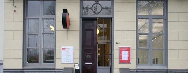 De discussie was er, maar hermetisch zou ik de selectie van de jury van de Prix de Rome niet noemen. Visueel prikkelend of veelzijdig in de breedte overigens ook niet. [&hellip;]