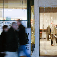 Art Rotterdam is de beurs waar men hedendaagse kunst kan zien en koopt. Een aantal jaar geleden viel Bob Smit op dat het beleid wel erg gericht was op neo-conceptuele [&hellip;]