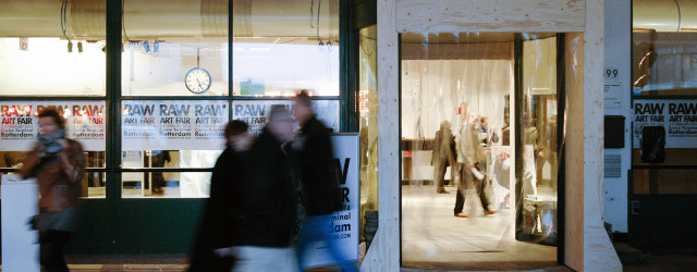 Art Rotterdam is de beurs waar men hedendaagse kunst kan zien en koopt. Een aantal jaar geleden viel Bob Smit op dat het beleid wel erg gericht was op neo-conceptuele [&hellip;]