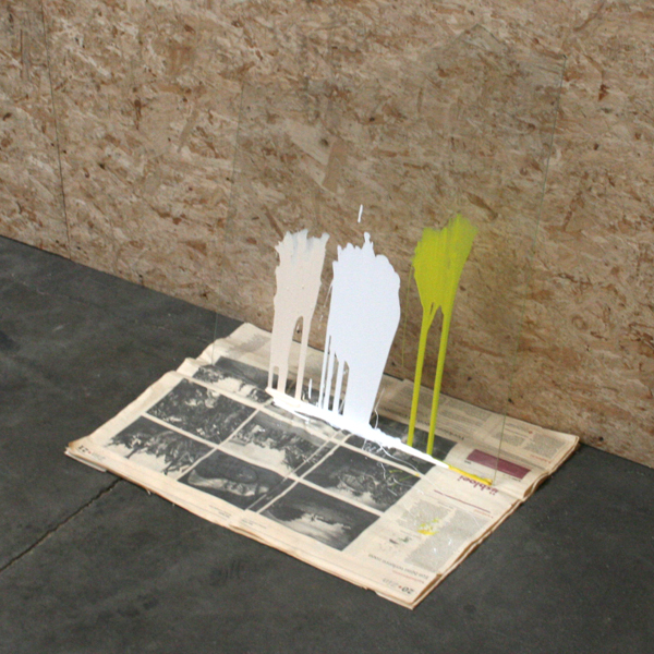 Raphael Langmair - Amsterdam maandag 8 november 2010 - Glas, verf en krant Raphael Langmair - Amsterdam maandag 8 november 2010 - Glas, verf en krant