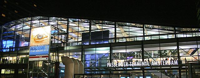 Ik heb het niet zo op het vooraf kaderen van kunst. Vaak brengen dat soort kaders meer kwaads dan goeds met zich mee. In principe is ieder medium en iedere [&hellip;]