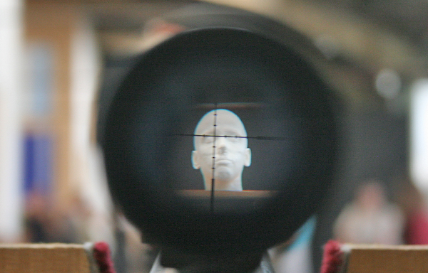 Remy Habets - Encountering my friends at the fairground - Plastick, hout, polyurethane en geweer (detail) Remy Habets - Encountering my friends at the fairground - Plastick, hout, polyurethane en geweer (detail)