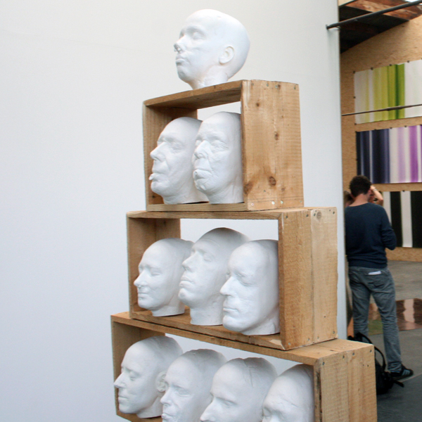 Remy Habets - Encountering my friends at the fairground - Plastick, hout, polyurethane en geweer Remy Habets - Encountering my friends at the fairground - Plastick, hout, polyurethane en geweer