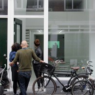 Als je een nieuwe kunstruimte begint, dan pak je met de eerste opening flink uit. Tenminste, dat zou je denken. Bij Rib pakken ze bij de allereerste tentoonstelling liever in. [&hellip;]