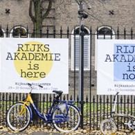 Komend weekend is het weer zo ver, de poorten van de Rijksakademie gaan open voor het gewone publiek. Een zevenduizend man betaalt een kaartje om te mogen zien wat 50 kunstenaars [&hellip;]