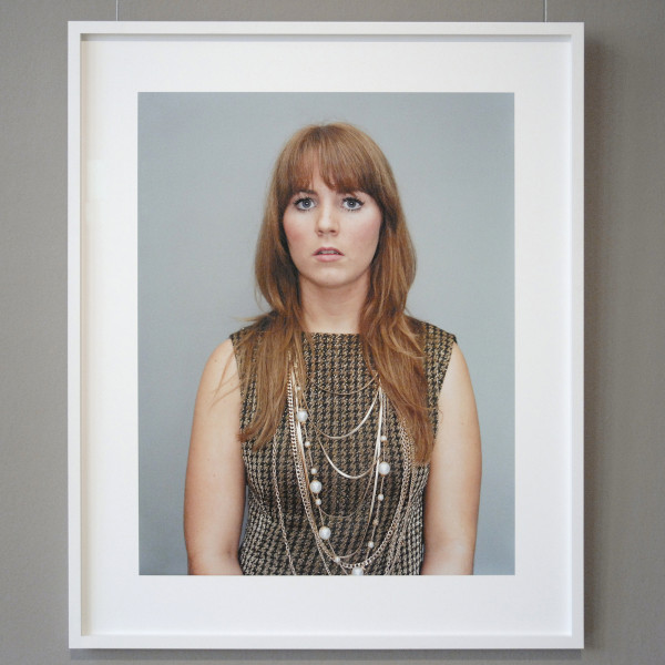 Rineke Dijkstra - Beth, the Krazy House, Liverpool, 22 december 2008 - Archival inkjetprint