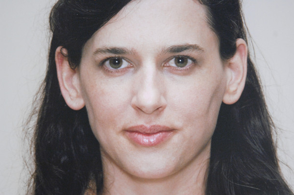 Rineke Dijkstra - Taryn Simon, London, 25 juni 2001 - Archival inkjetprint (detail)