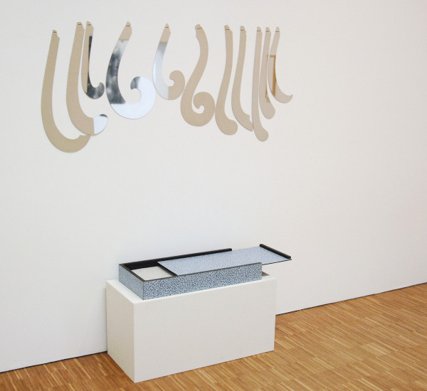 Rita McBride - Chrome Curves (Set) - Verchroomd koper en houten doos