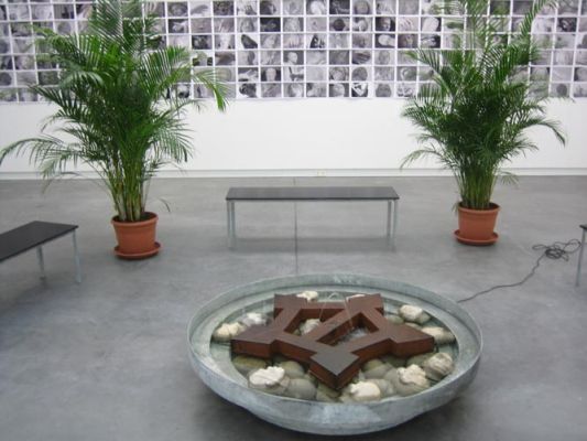 Rob Moonen - Dutch treat (selfportrait as a fountain)